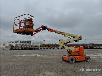 Коленчатый подъемник JLG