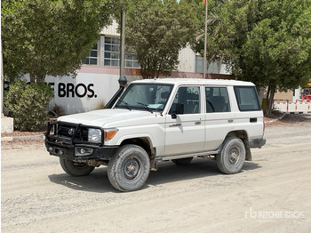 Внедорожник TOYOTA Land Cruiser