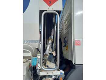 Грузовик-цистерна VOLVO FM: фото 3