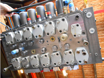 Гидравлический клапан NEW HOLLAND