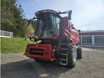 Зерноуборочный комбайн CASE IH Axial-Flow