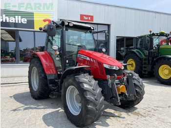 Трактор MASSEY FERGUSON 5611