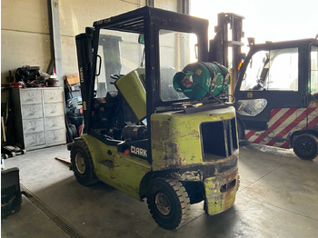 Вилочный погрузчик 2001 CLARK CGP25H FORKLIFT: фото 3 Вилочный погрузчик 2001 CLARK CGP25H FORKLIFT: фото 3