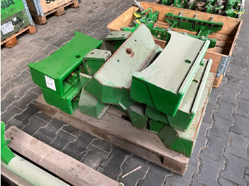 Трактор JOHN DEERE