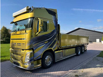 Грузовик VOLVO FH 520