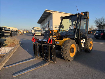 Телескопический погрузчик JCB