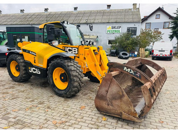 Телескопический погрузчик JCB