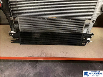 : фото в шапке страницы