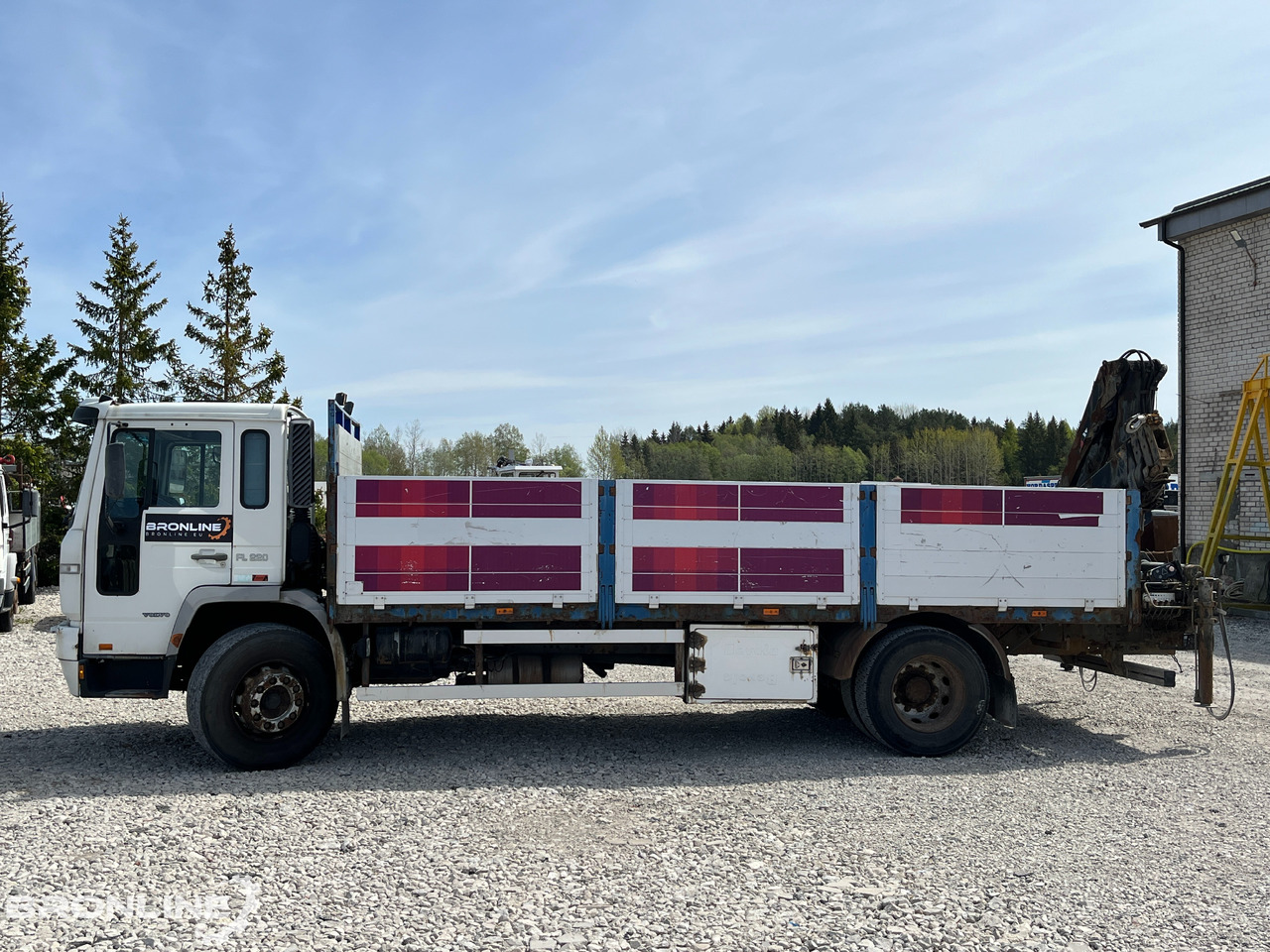 2000 Volvo FL220 4x2 + Hiab 102-4 - Грузовик бортовой/ Платформа, Автоманипулятор: фото 3 2000 Volvo FL220 4x2 + Hiab 102-4 - Грузовик бортовой/ Платформа, Автоманипулятор: фото 3