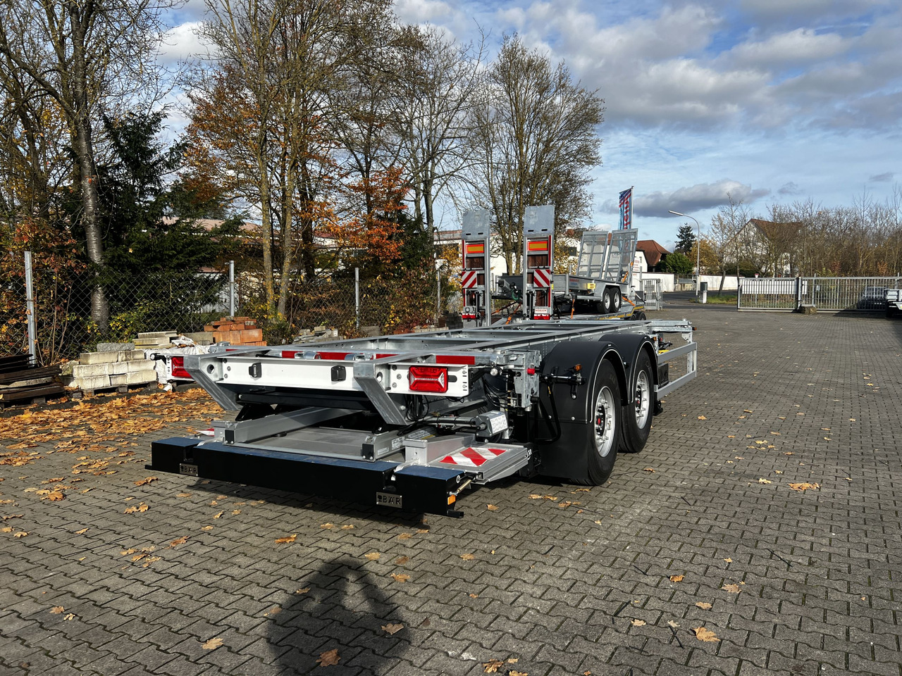 Möslein BDF Tandem- BDF- Wechselanhänger mit Ladebordwand - Прицеп-контейнеровоз/ Сменный кузов: фото 5 Möslein BDF Tandem- BDF- Wechselanhänger mit Ladebordwand - Прицеп-контейнеровоз/ Сменный кузов: фото 5