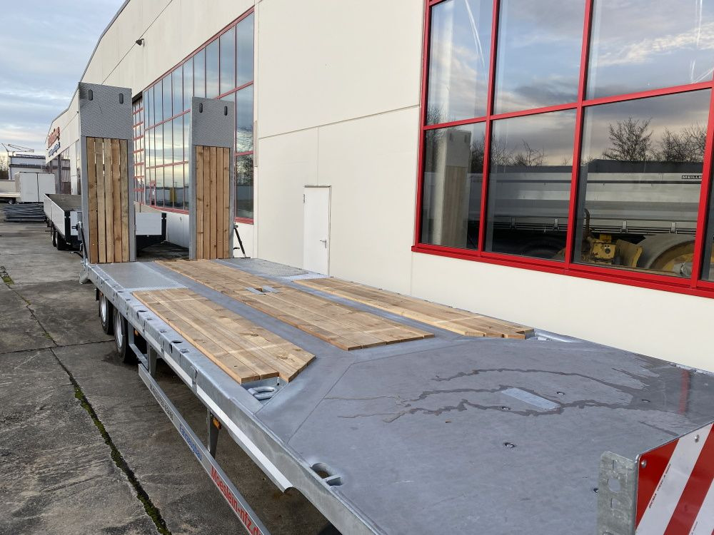 Möslein T 3-9,20 F Blatt 3 Achs Tieflader mit gerader Ladefläche 9 m, Neufahrzeug - Низкорамный прицеп: фото 2 Möslein T 3-9,20 F Blatt 3 Achs Tieflader mit gerader Ladefläche 9 m, Neufahrzeug - Низкорамный прицеп: фото 2