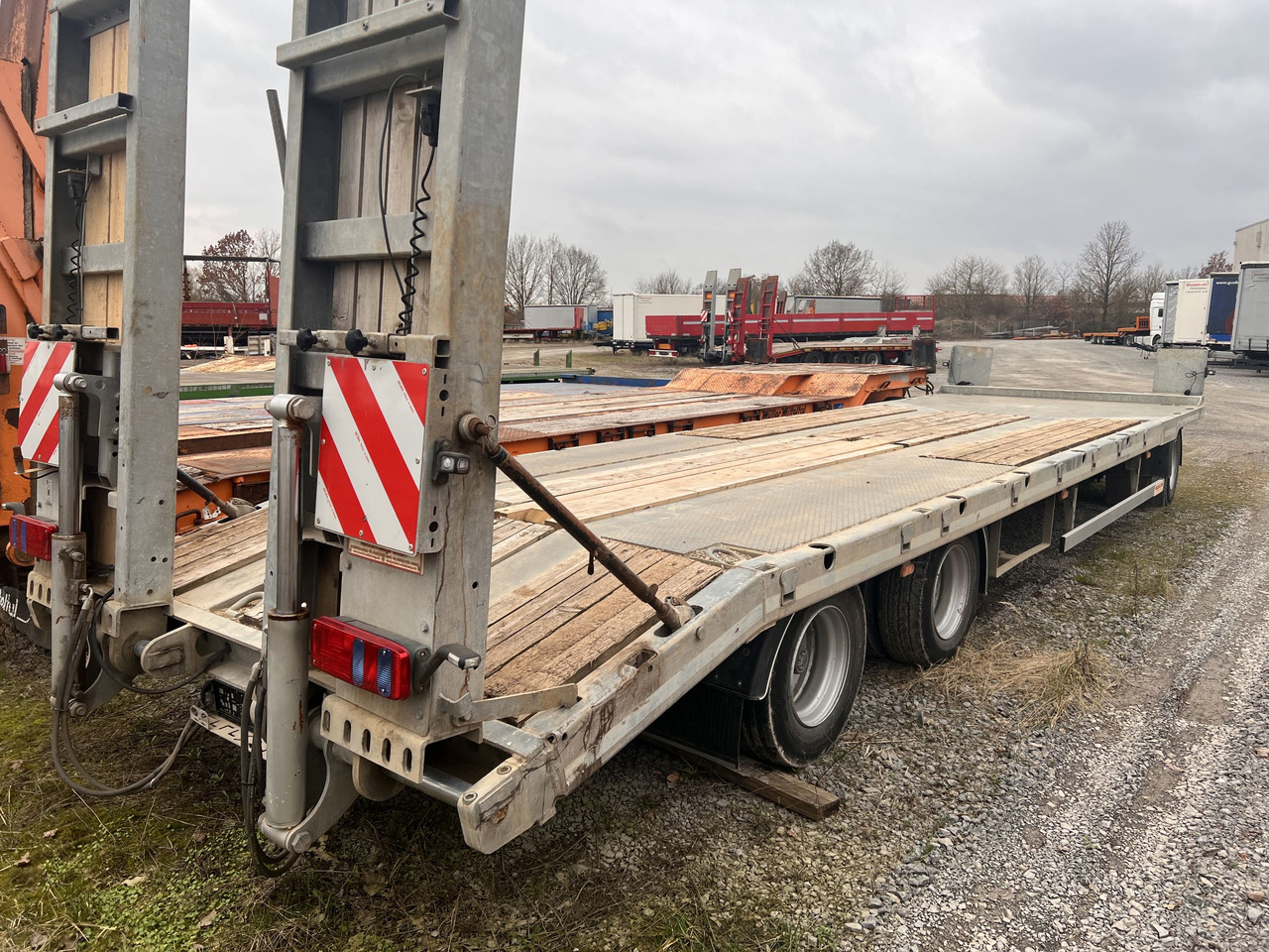Möslein TO 3 F Schwebheim 3 Achs Tiefladeranhänger 9 m Ladefläche - Низкорамный прицеп: фото 3 Möslein TO 3 F Schwebheim 3 Achs Tiefladeranhänger 9 m Ladefläche - Низкорамный прицеп: фото 3