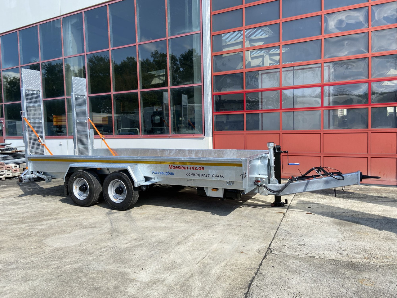 Möslein TT 11-E 5,50 - 2 Tandemtieflader5,50 m x 2 m, Feuerverzinkt - Низкорамный прицеп: фото 2 Möslein TT 11-E 5,50 - 2 Tandemtieflader5,50 m x 2 m, Feuerverzinkt - Низкорамный прицеп: фото 2