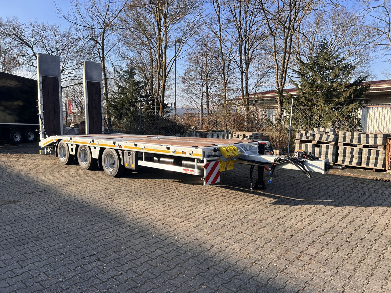 Möslein TT 32 Zugrohr gerade 34 t GG Tridem- Tieflader 3 Achs, gelenktNeufahrzeug - Низкорамный прицеп: фото 5 Möslein TT 32 Zugrohr gerade 34 t GG Tridem- Tieflader 3 Achs, gelenktNeufahrzeug - Низкорамный прицеп: фото 5