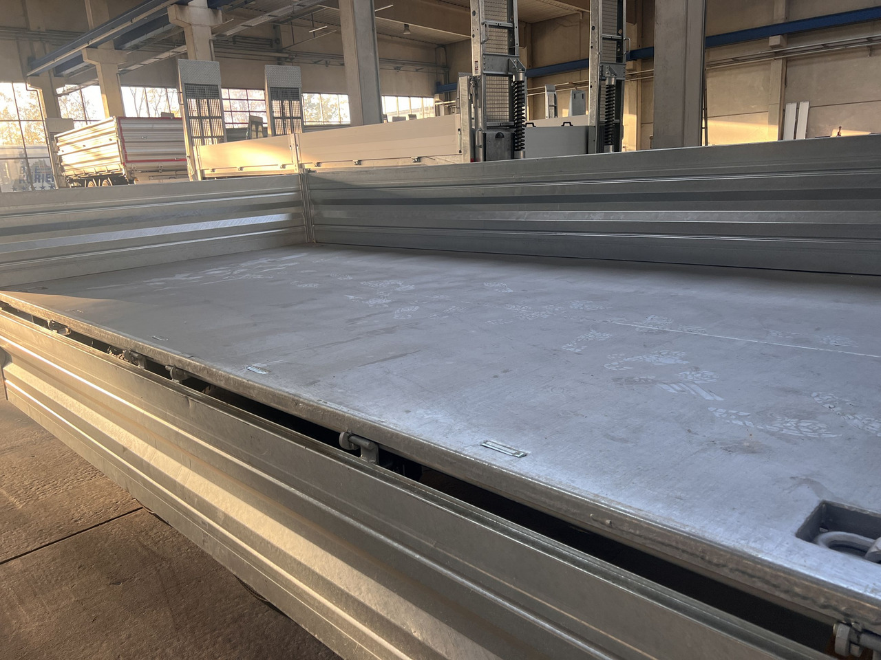 Möslein TTD 14 5,70 m 14 t Tandem- Kipper Tieflader 5,70 m lang, Breite Reifen-- Neufahrzeug -- - Самосвальный прицеп: фото 4 Möslein TTD 14 5,70 m 14 t Tandem- Kipper Tieflader 5,70 m lang, Breite Reifen-- Neufahrzeug -- - Самосвальный прицеп: фото 4