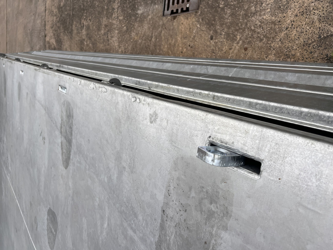 Möslein TTD 19 AB 19 t Tandem 3 Seiten Kipper TiefladerAufsatzbordwänden-- Neufahrzeug -- - Самосвальный прицеп: фото 3 Möslein TTD 19 AB 19 t Tandem 3 Seiten Kipper TiefladerAufsatzbordwänden-- Neufahrzeug -- - Самосвальный прицеп: фото 3