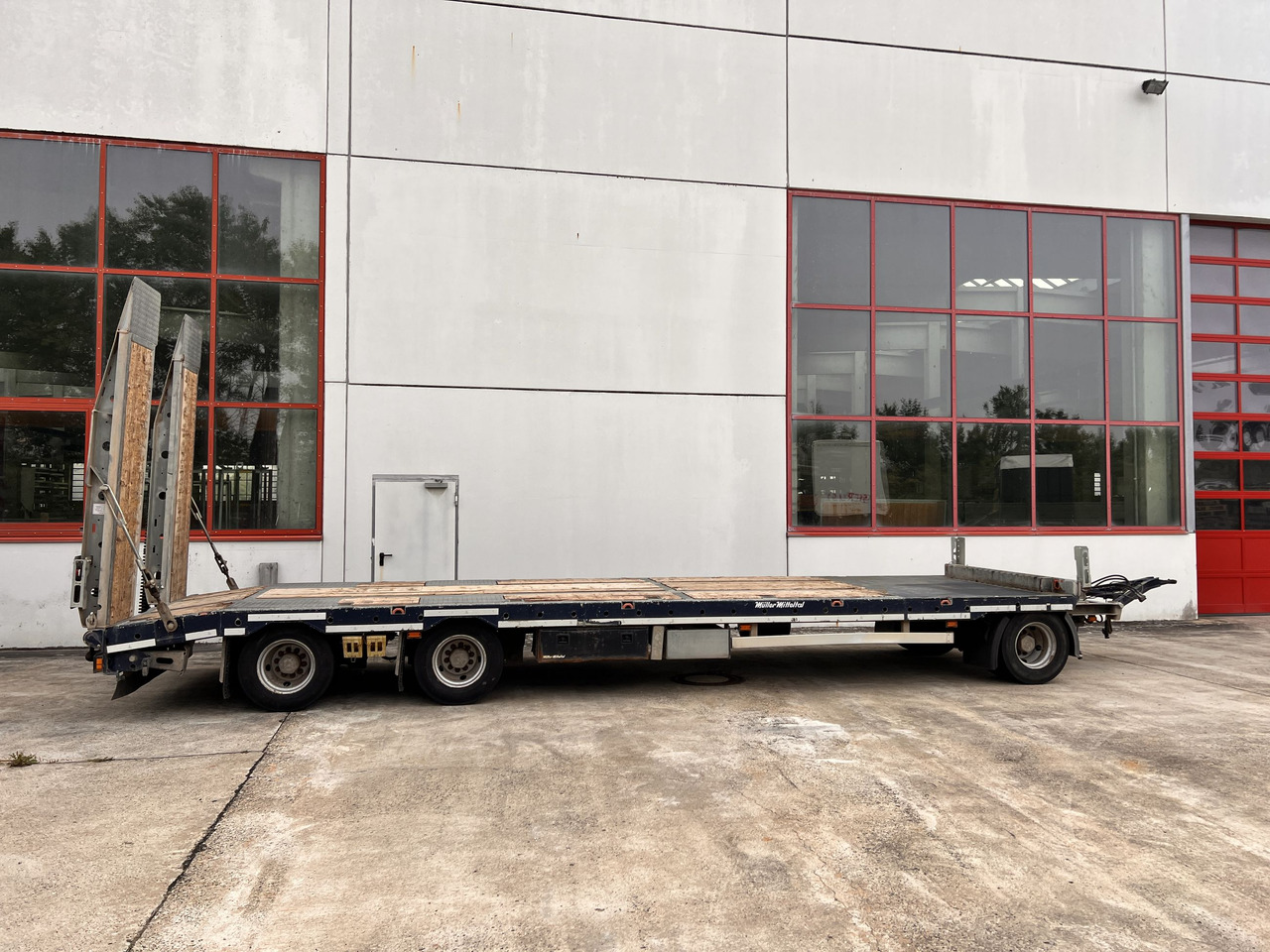 Müller Mitteltal D3 3 Achs Tieflader 9 m, Verzinkt, Wenig Benutzt - Низкорамный прицеп: фото 4 Müller Mitteltal D3 3 Achs Tieflader 9 m, Verzinkt, Wenig Benutzt - Низкорамный прицеп: фото 4