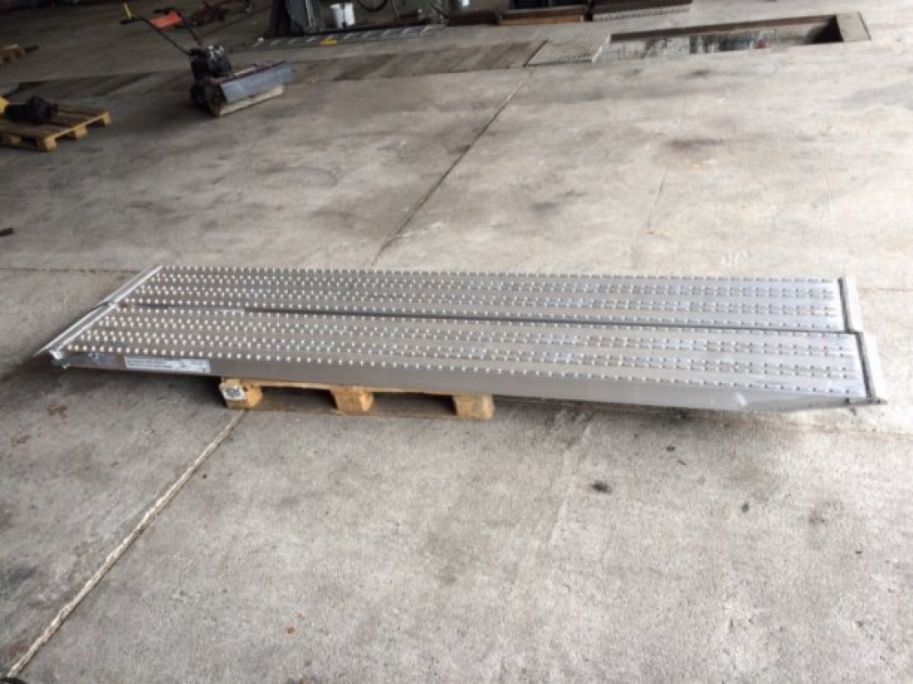 NEU Auffahrrampen, Alurampen,Verladerampen, 8 to Länge 3,25m - Погрузочная рампа: фото 1 NEU Auffahrrampen, Alurampen,Verladerampen, 8 to Länge 3,25m - Погрузочная рампа: фото 1