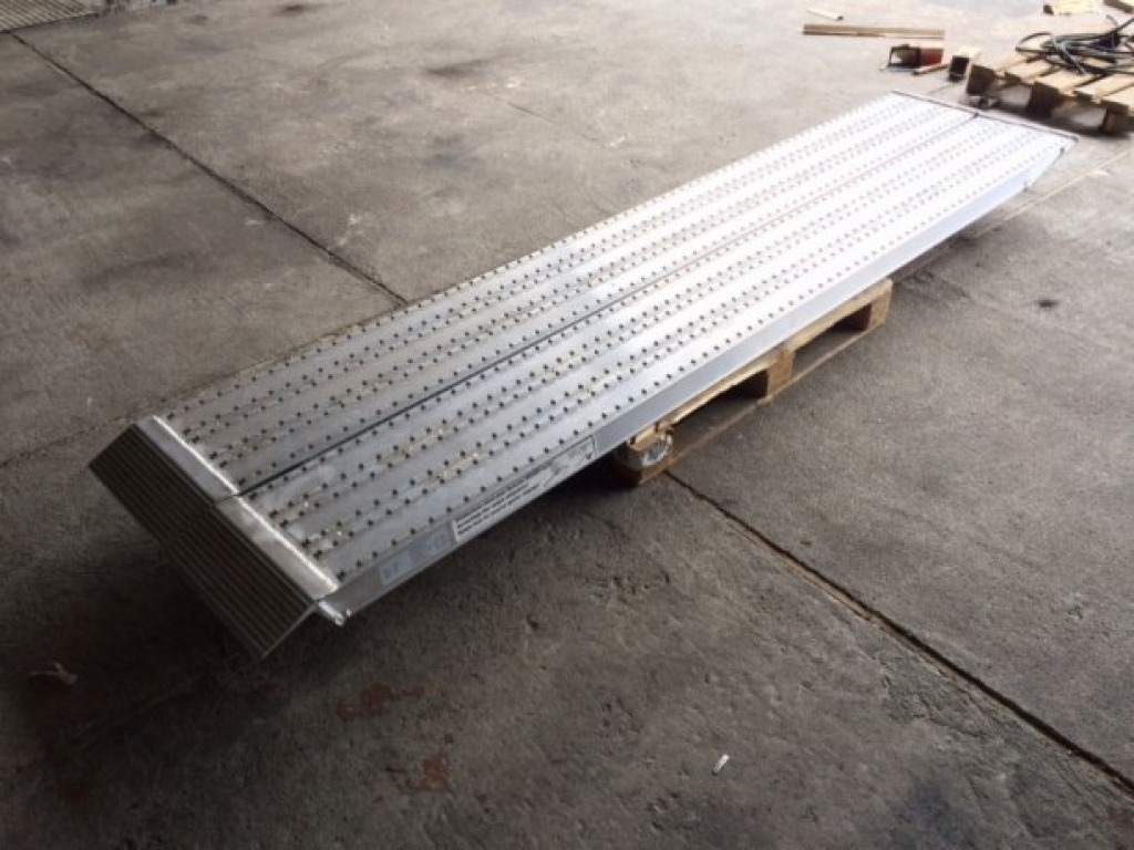 NEU Auffahrrampen, Alurampen,Verladerampen, 8 to Länge 3,25m - Погрузочная рампа: фото 2 NEU Auffahrrampen, Alurampen,Verladerampen, 8 to Länge 3,25m - Погрузочная рампа: фото 2