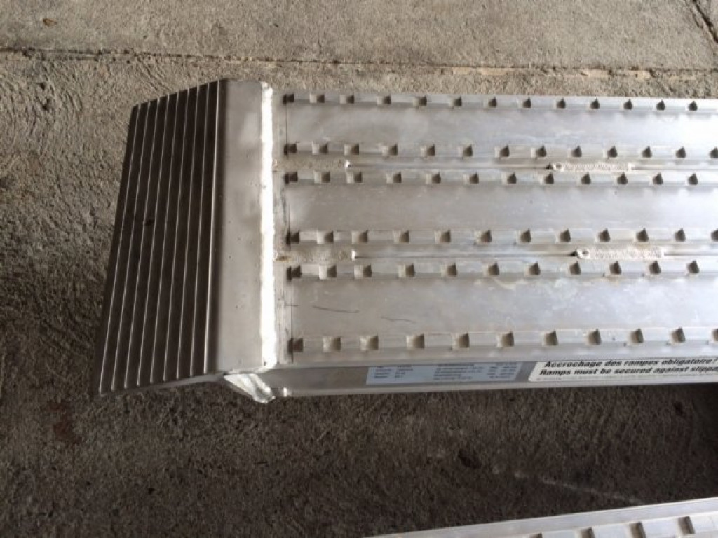 NEU Auffahrrampen, Alurampen,Verladerampen, 8 to Länge 3,25m - Погрузочная рампа: фото 5 NEU Auffahrrampen, Alurampen,Verladerampen, 8 to Länge 3,25m - Погрузочная рампа: фото 5