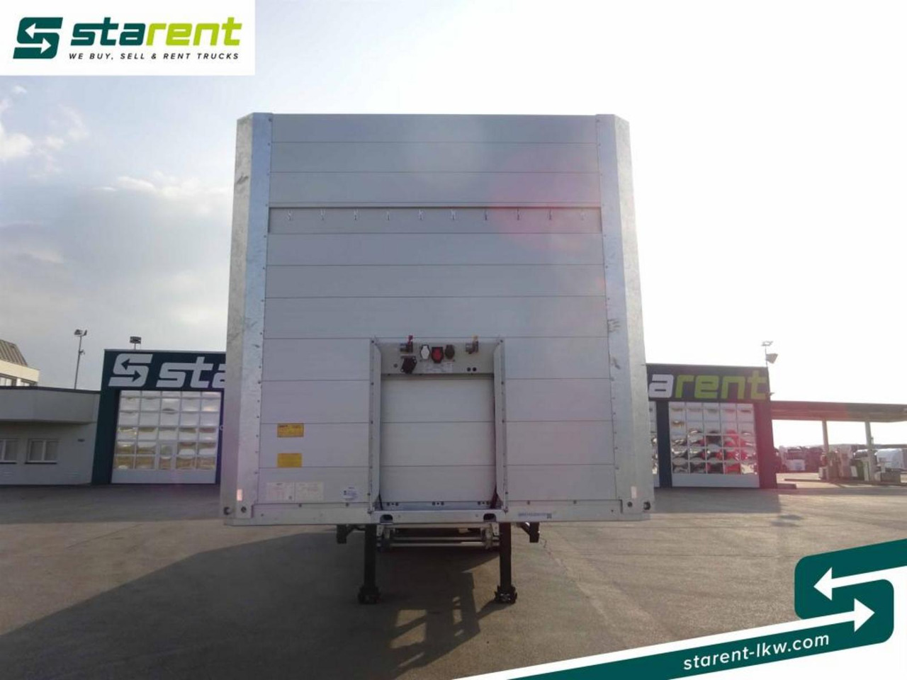 Schmitz Baustofftrailer Liftachse Rungen 80cm Bordwände - Полуприцеп бортовой/ Платформа: фото 2 Schmitz Baustofftrailer Liftachse Rungen 80cm Bordwände - Полуприцеп бортовой/ Платформа: фото 2