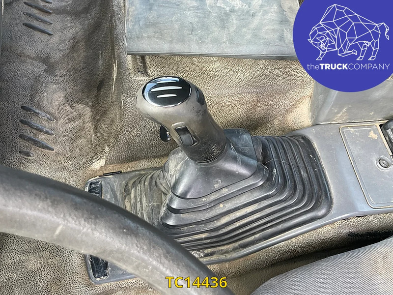Renault Kerax 370 - Грузовик-контейнеровоз/ Сменный кузов: фото 4 Renault Kerax 370 - Грузовик-контейнеровоз/ Сменный кузов: фото 4