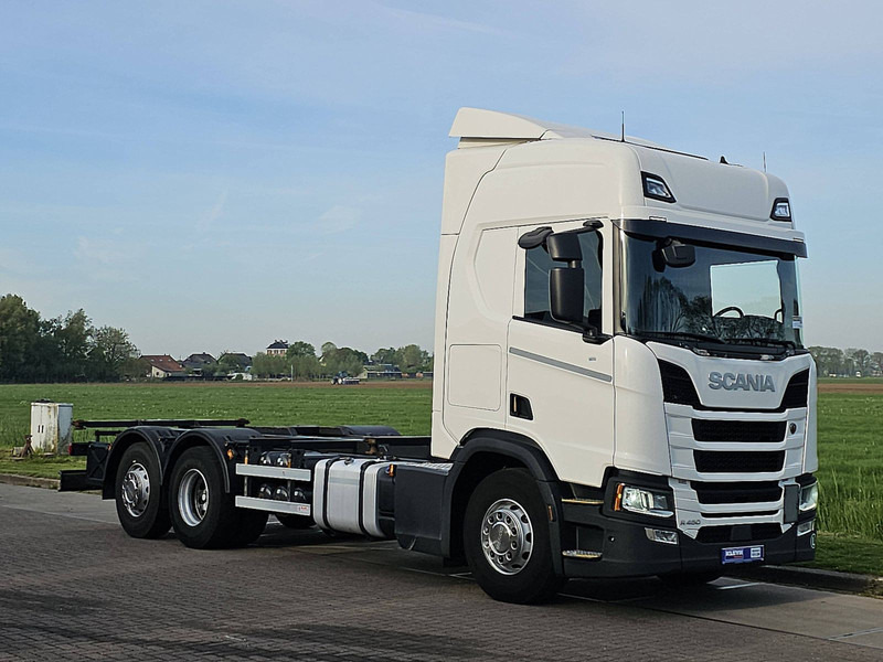 Scania R450 6x2*4 - Грузовик-контейнеровоз/ Сменный кузов: фото 5 Scania R450 6x2*4 - Грузовик-контейнеровоз/ Сменный кузов: фото 5