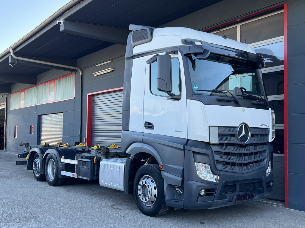 Mercedes-Benz Actros 2542 Klima Retader SDG715 745 BDF Scheckh - Грузовик-контейнеровоз/ Сменный кузов: фото 1 Mercedes-Benz Actros 2542 Klima Retader SDG715 745 BDF Scheckh - Грузовик-контейнеровоз/ Сменный кузов: фото 1
