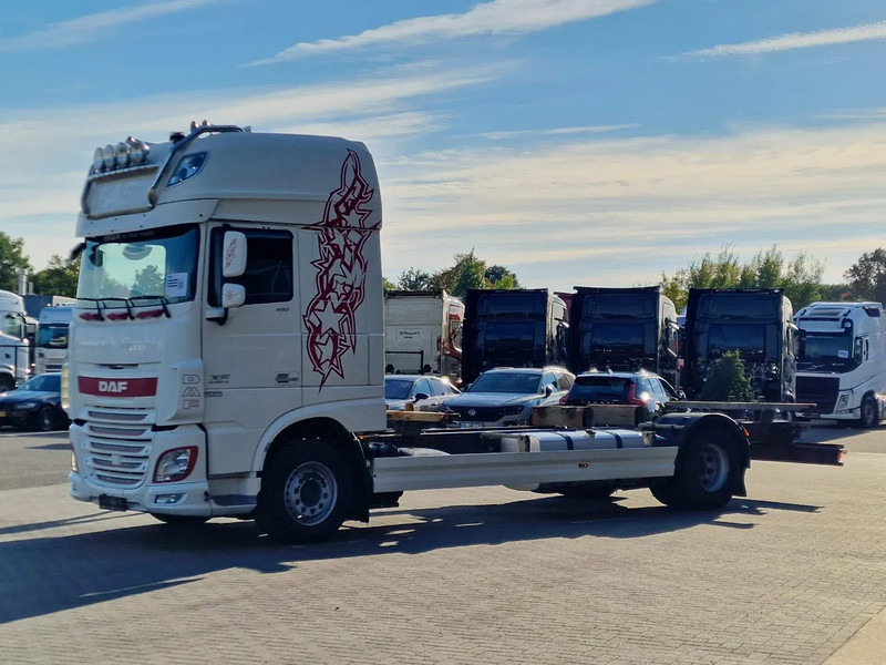 DAF XF 410 SuperSpaceCab 4x2 BDF - Retarder - Full air - 5.70 WB - Грузовик-контейнеровоз/ Сменный кузов: фото 3 DAF XF 410 SuperSpaceCab 4x2 BDF - Retarder - Full air - 5.70 WB - Грузовик-контейнеровоз/ Сменный кузов: фото 3