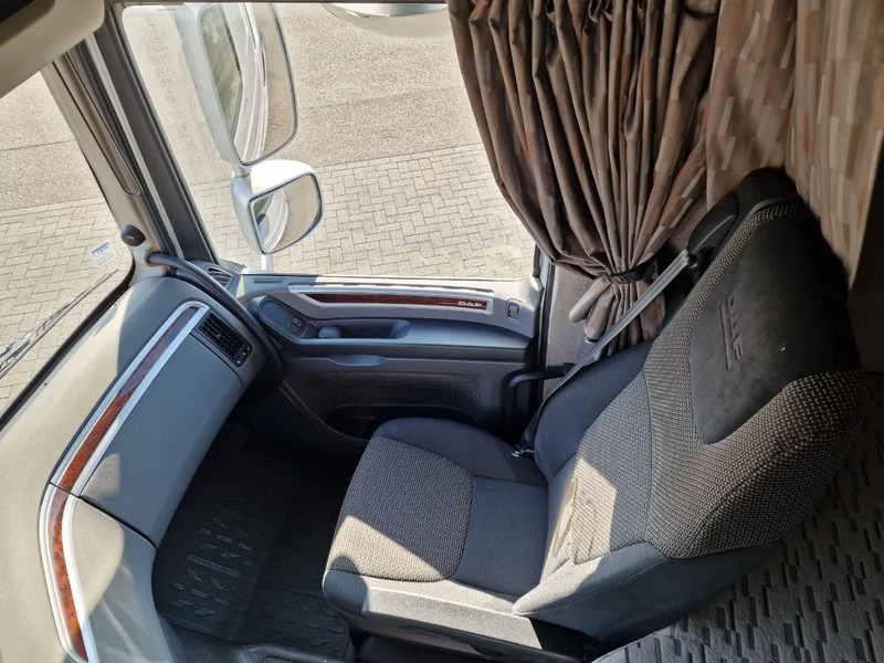 Тягач DAF XF 440 SpaceCab 4x2 - Full spoiler - Alloy wheels - Air horn - Light bar: фото 20