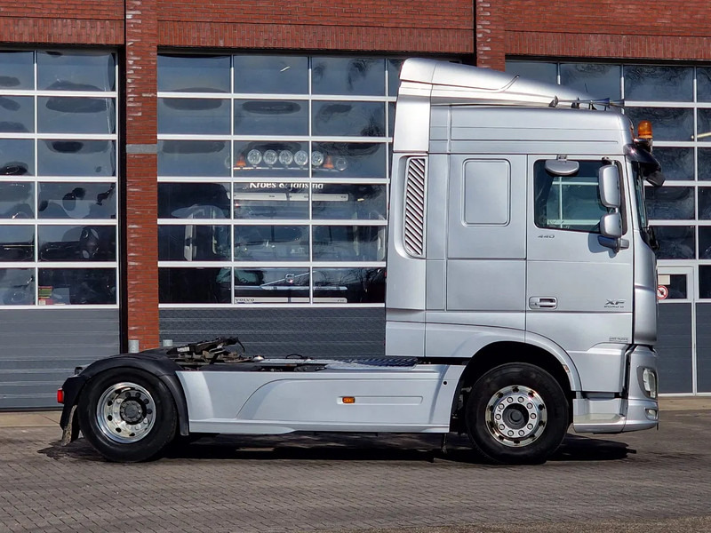 Тягач DAF XF 440 SpaceCab 4x2 - Full spoiler - Alloy wheels - Air horn - Light bar: фото 8