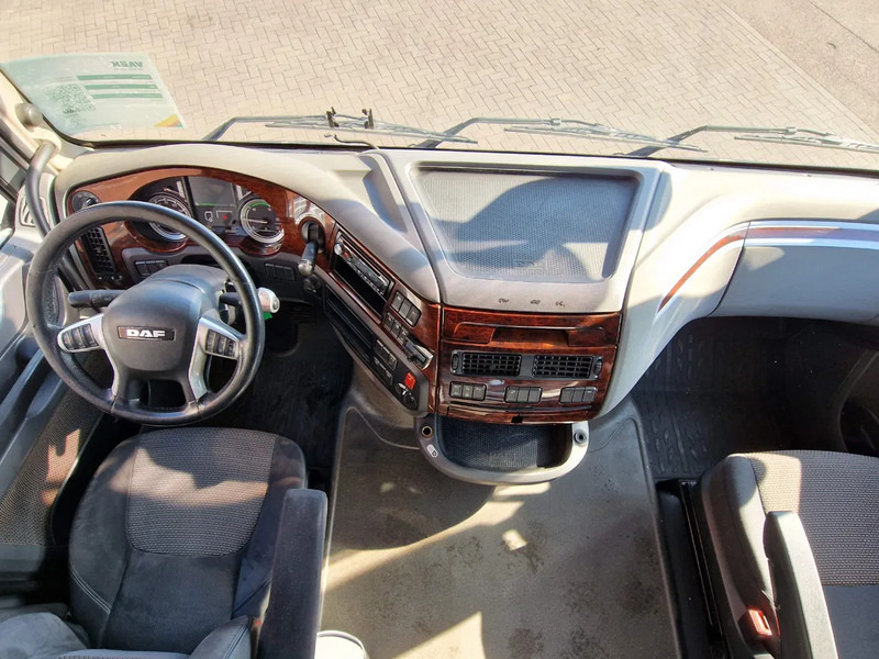 Тягач DAF XF 440 SpaceCab 4x2 - Full spoiler - Alloy wheels - Air horn - Light bar: фото 12