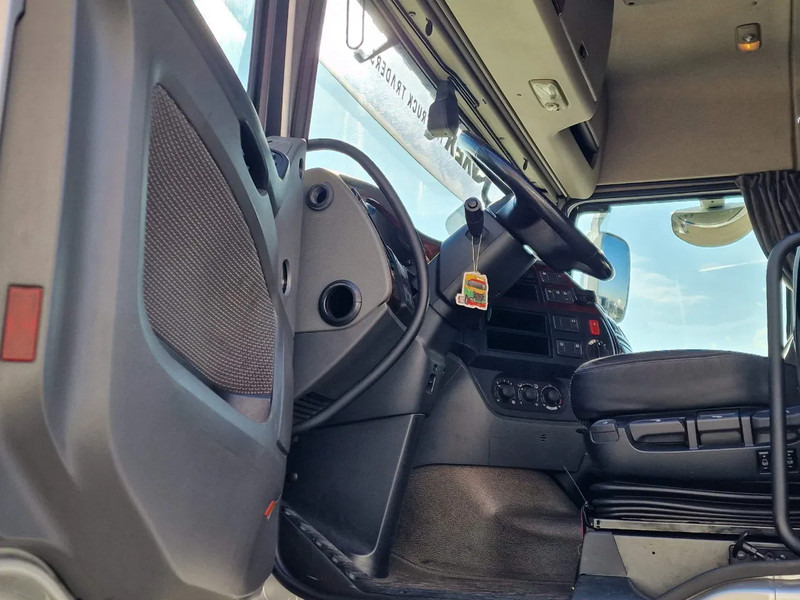 Тягач DAF XF 440 SpaceCab 4x2 - Full spoiler - Alloy wheels - Air horn - Light bar: фото 9