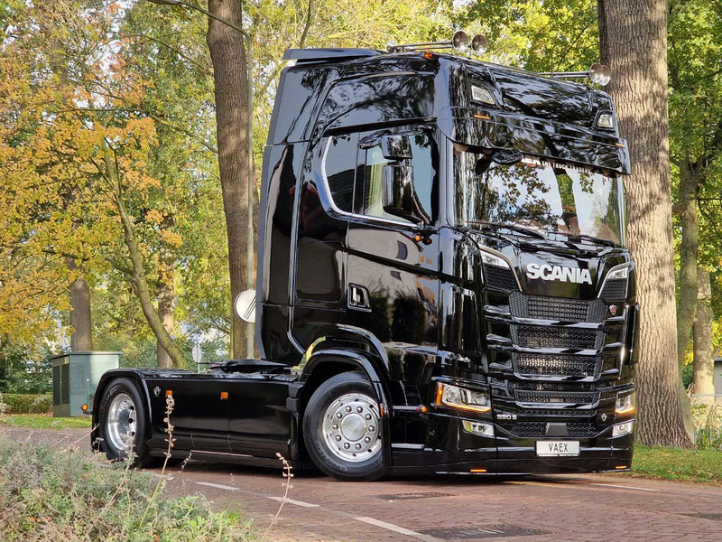 Scania 590S V8 NGS Highline 4x2 - New show truck - Full spec - Retarder - Leather - Full air - BUFFL - Тягач: фото 1 Scania 590S V8 NGS Highline 4x2 - New show truck - Full spec - Retarder - Leather - Full air - BUFFL - Тягач: фото 1