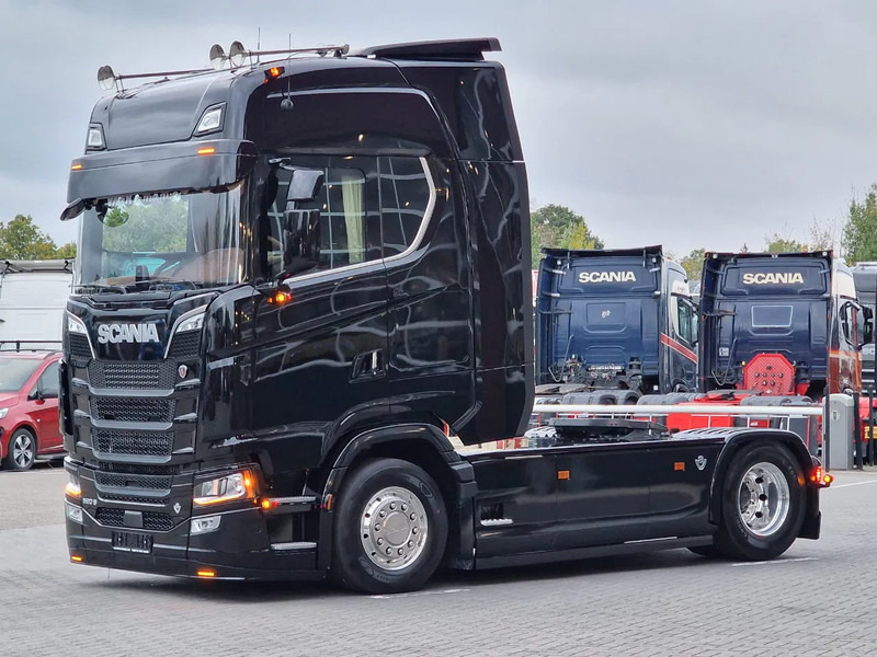 Scania 590S V8 NGS Highline 4x2 - New show truck - Full spec - Retarder - Leather - Full air - BUFFL - Тягач: фото 5 Scania 590S V8 NGS Highline 4x2 - New show truck - Full spec - Retarder - Leather - Full air - BUFFL - Тягач: фото 5