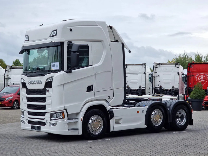 Scania 590S V8 NGS Highline 6x2/4 - New - Full spec - Retarder - Night clima - New dashboard - Leather - NEW - Тягач: фото 3 Scania 590S V8 NGS Highline 6x2/4 - New - Full spec - Retarder - Night clima - New dashboard - Leather - NEW - Тягач: фото 3
