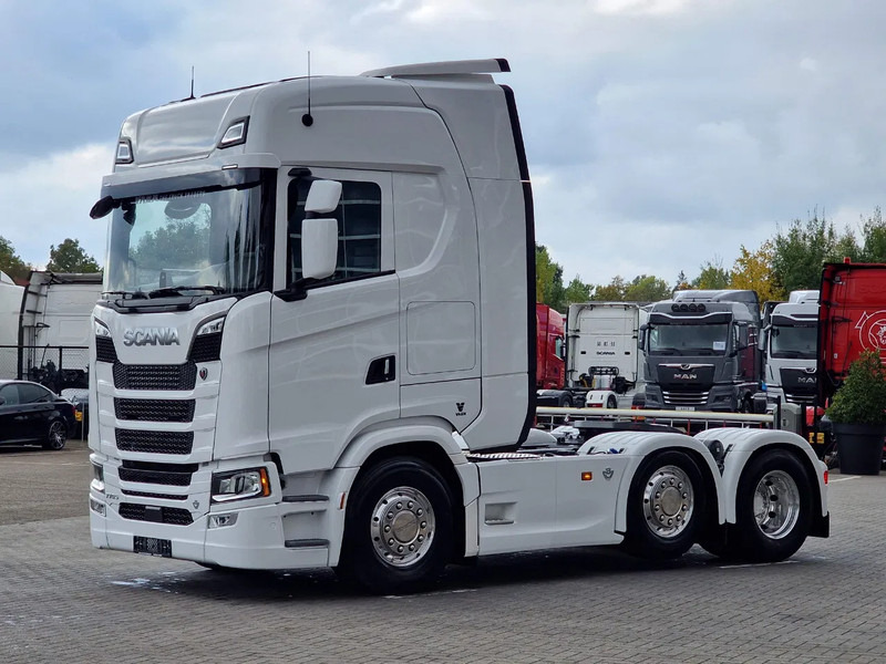 Scania 770S V8 NGS Highline 6x2/4 - New - Old dashboard - Full spec - Retarder - Night clima - Led - Leather - Navi - Тягач: фото 3 Scania 770S V8 NGS Highline 6x2/4 - New - Old dashboard - Full spec - Retarder - Night clima - Led - Leather - Navi - Тягач: фото 3
