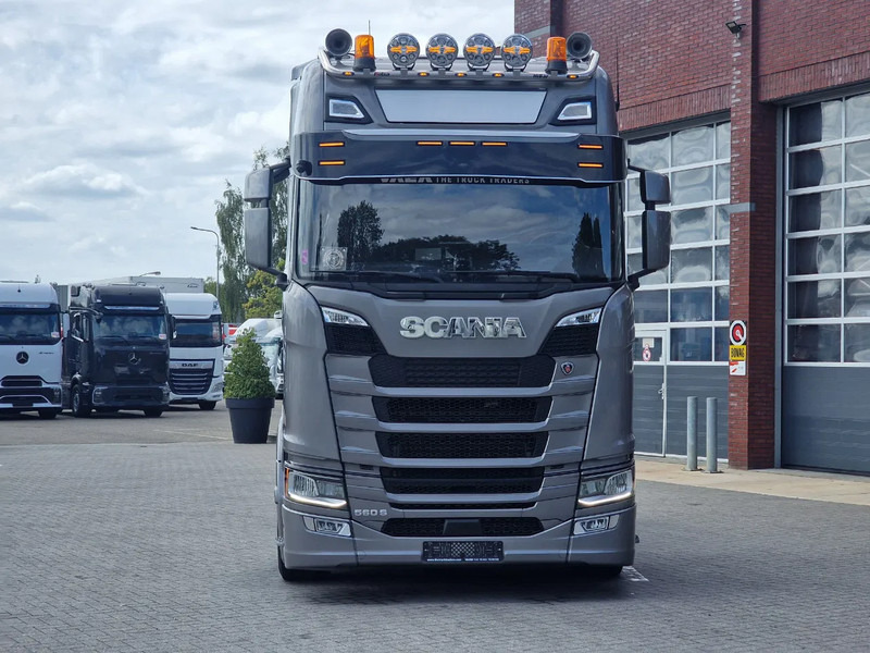 Scania S560 Highline 4x2 - Like new - Night clima - Full air - Custom bumper - Lightbar - Тягач: фото 2 Scania S560 Highline 4x2 - Like new - Night clima - Full air - Custom bumper - Lightbar - Тягач: фото 2