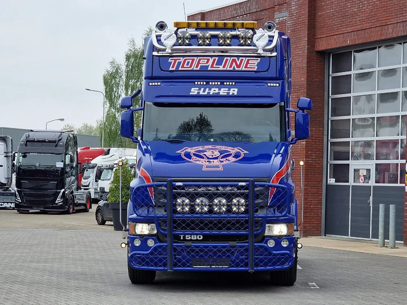 Scania T580 V8 Topline 6x2 - Original Scania Hauber / Torpedo - Manual gearbox - Show truck - Retarder - Тягач: фото 2 Scania T580 V8 Topline 6x2 - Original Scania Hauber / Torpedo - Manual gearbox - Show truck - Retarder - Тягач: фото 2