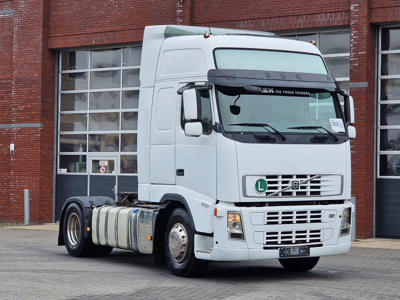 Volvo FH 13.440 Globetrotter XL 4x2 - Manual gearbox - Euro 5 - Low KM - Тягач: фото 1 Volvo FH 13.440 Globetrotter XL 4x2 - Manual gearbox - Euro 5 - Low KM - Тягач: фото 1