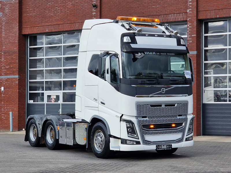 Volvo FH 16.750 Globetrotter XL 6x4 - Retarder - HUB Reduction - Low KM - Euro 5 - Тягач: фото 1 Volvo FH 16.750 Globetrotter XL 6x4 - Retarder - HUB Reduction - Low KM - Euro 5 - Тягач: фото 1