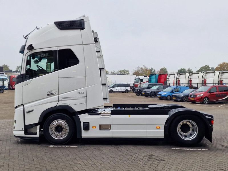 Volvo FH 16 780 Aero Globetrotter XL 4x2 - NEW - Full spec - Retarder - Full air - 2x tank - Тягач: фото 4 Volvo FH 16 780 Aero Globetrotter XL 4x2 - NEW - Full spec - Retarder - Full air - 2x tank - Тягач: фото 4