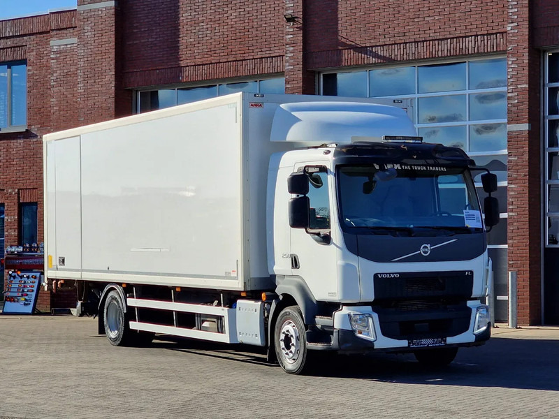 Volvo FL 250 4x2 Box truck, loading lift, 12T - Грузовик с закрытым кузовом: фото 1 Volvo FL 250 4x2 Box truck, loading lift, 12T - Грузовик с закрытым кузовом: фото 1