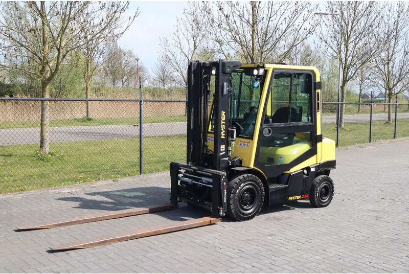 Hyster H2.5 A | BOOM SUSPENSION | SIDESHIFT | FORK EXTENTIONS | FORK POSITIONERS - Дизельный погрузчик: фото 2 Hyster H2.5 A | BOOM SUSPENSION | SIDESHIFT | FORK EXTENTIONS | FORK POSITIONERS - Дизельный погрузчик: фото 2