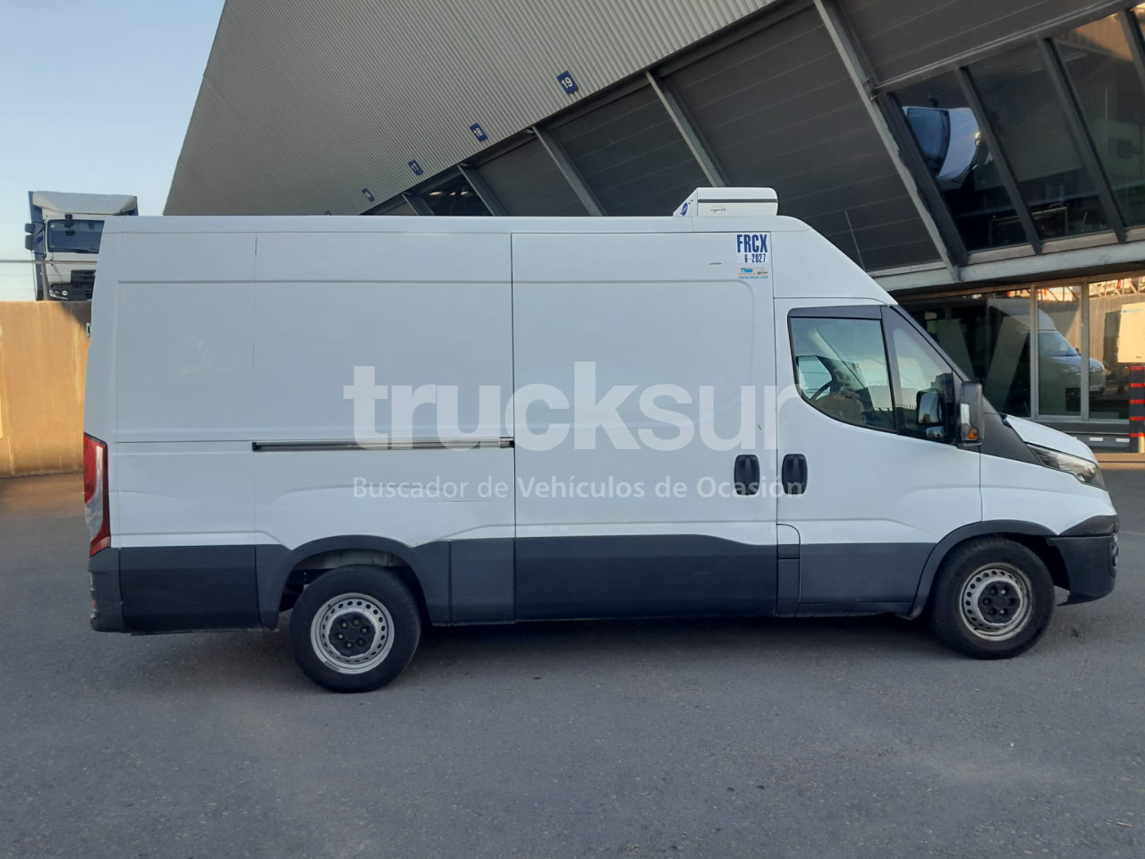IVECO 35S12 12M3 FRC-X - Фургон с закрытым кузовом: фото 5 IVECO 35S12 12M3 FRC-X - Фургон с закрытым кузовом: фото 5