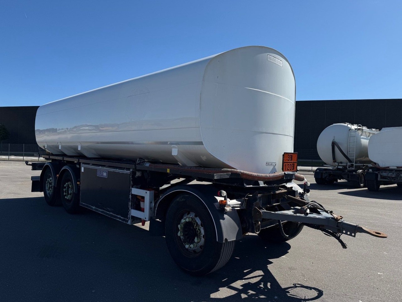 Eurotank 3 axle ET-26-4 ADR 25.500 L 4 Room - Прицеп-цистерна: фото 2 Eurotank 3 axle ET-26-4 ADR 25.500 L 4 Room - Прицеп-цистерна: фото 2