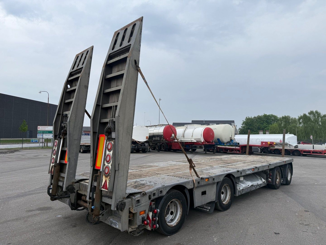 MTDK 4 Achsen 30 t. Maschinen Hydr. rampen - Низкорамный прицеп: фото 3 MTDK 4 Achsen 30 t. Maschinen Hydr. rampen - Низкорамный прицеп: фото 3