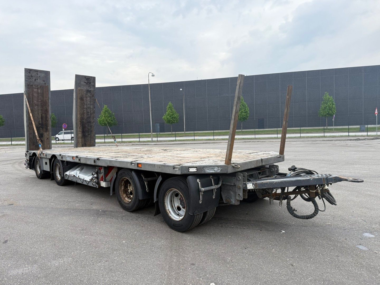 MTDK 4 Achsen 30 t. Maschinen Hydr. rampen - Низкорамный прицеп: фото 2 MTDK 4 Achsen 30 t. Maschinen Hydr. rampen - Низкорамный прицеп: фото 2