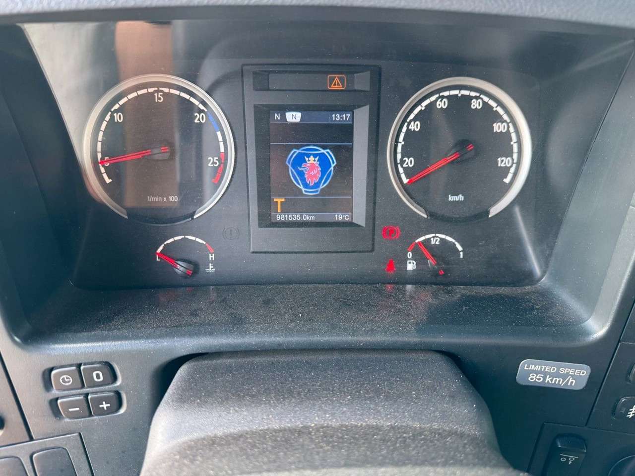 Грузовик-цистерна Scania P400 8x2*6 HMK Bilcon 24.000 l. ADR Euro 5: фото 14 Грузовик-цистерна Scania P400 8x2*6 HMK Bilcon 24.000 l. ADR Euro 5: фото 14