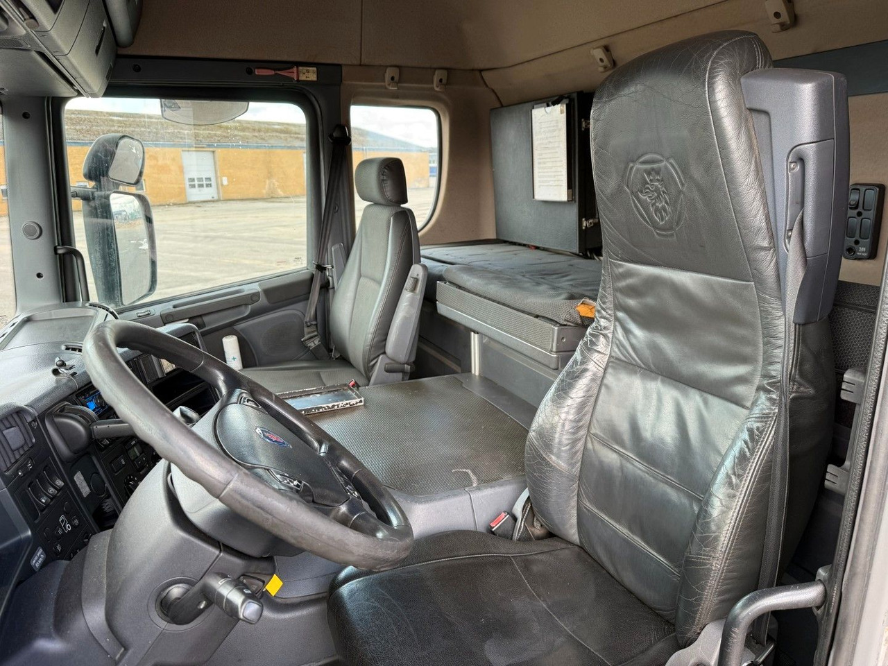 Грузовик-цистерна Scania P400 8x2*6 HMK Bilcon 24.000 l. ADR Euro 5: фото 12 Грузовик-цистерна Scania P400 8x2*6 HMK Bilcon 24.000 l. ADR Euro 5: фото 12